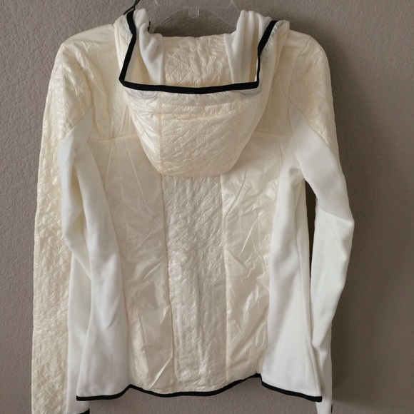 A&F quilted zip up hoodie - Picture 3 of 6